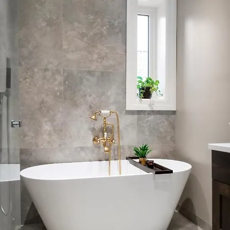 Apartment Sophisticated In