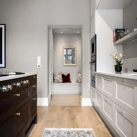 Sophisticated In Apartment