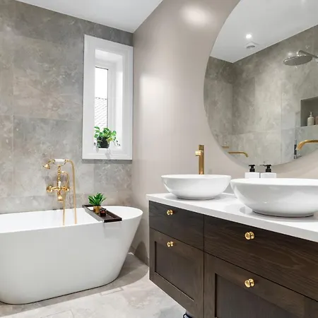 Apartment Sophisticated In